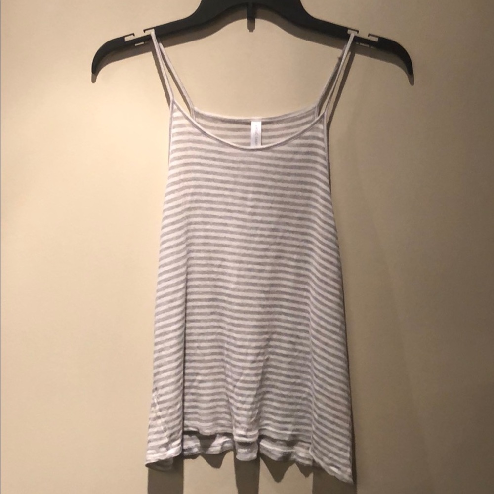 Tank with stripes